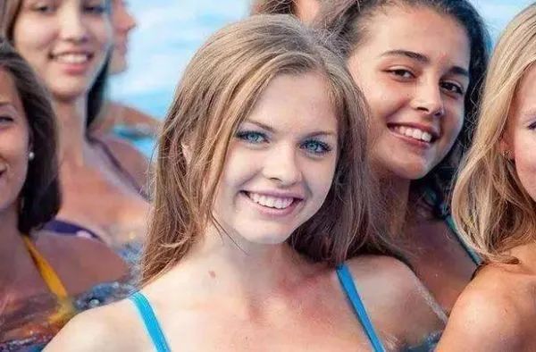 我国男女比例严重失调，组队娶外国老婆成为新一代潮流