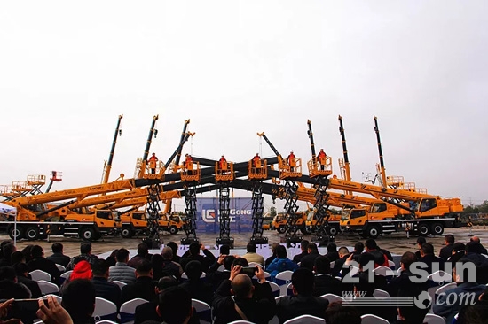 柳工起重机销量,柳工装载机持续销量第一