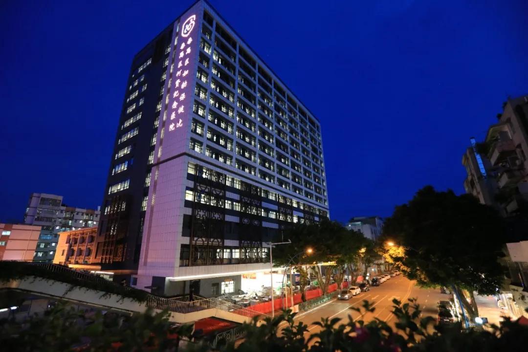 街坊注意!7月18日起何贤纪念医院住院部搬迁至新医疗综合大楼!门急诊和住院已恢复正常诊疗服务