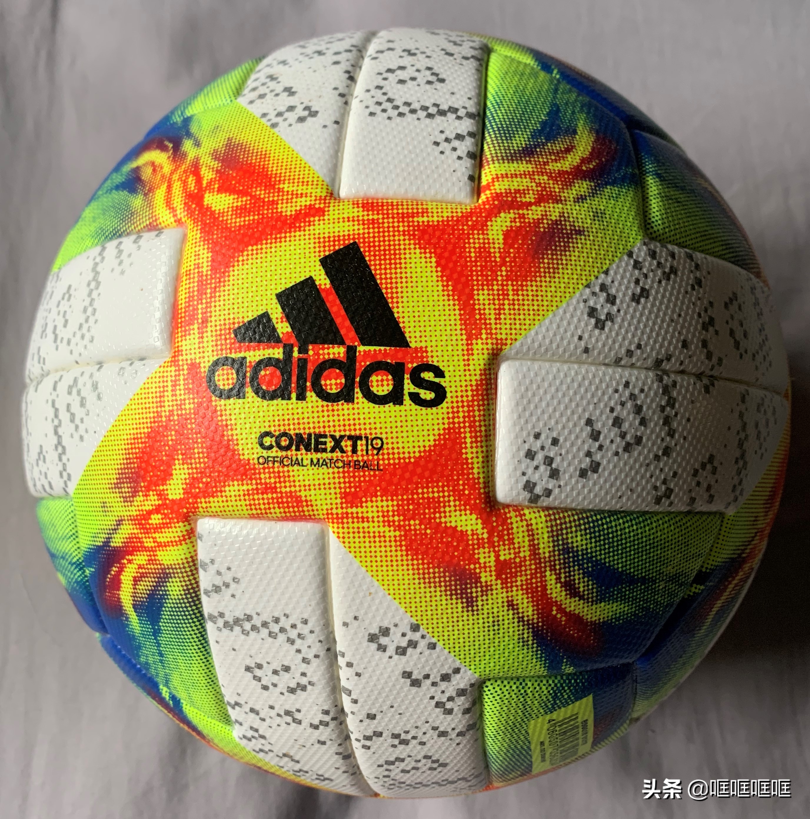 阿迪达斯2019限定欧冠足球,阿迪达斯第一代