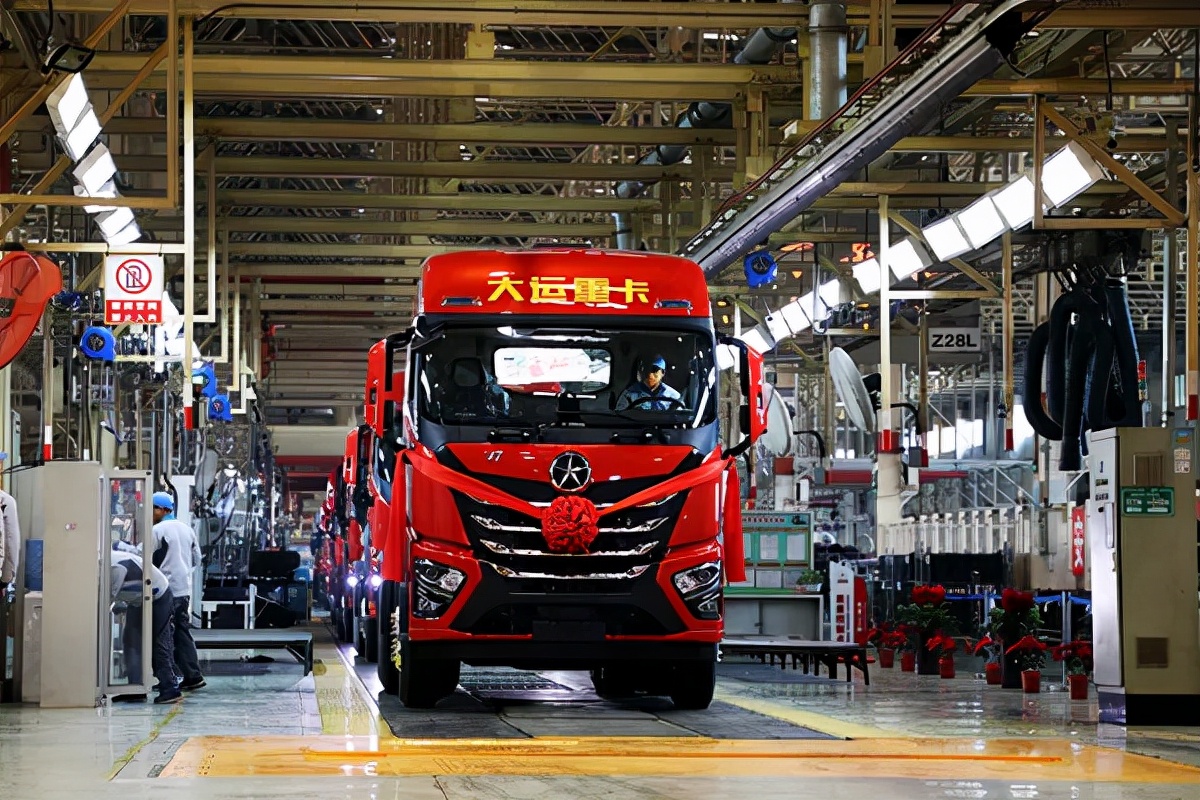 大运重卡v7车型河南地区交付火热,买一送一的车靠谱吗