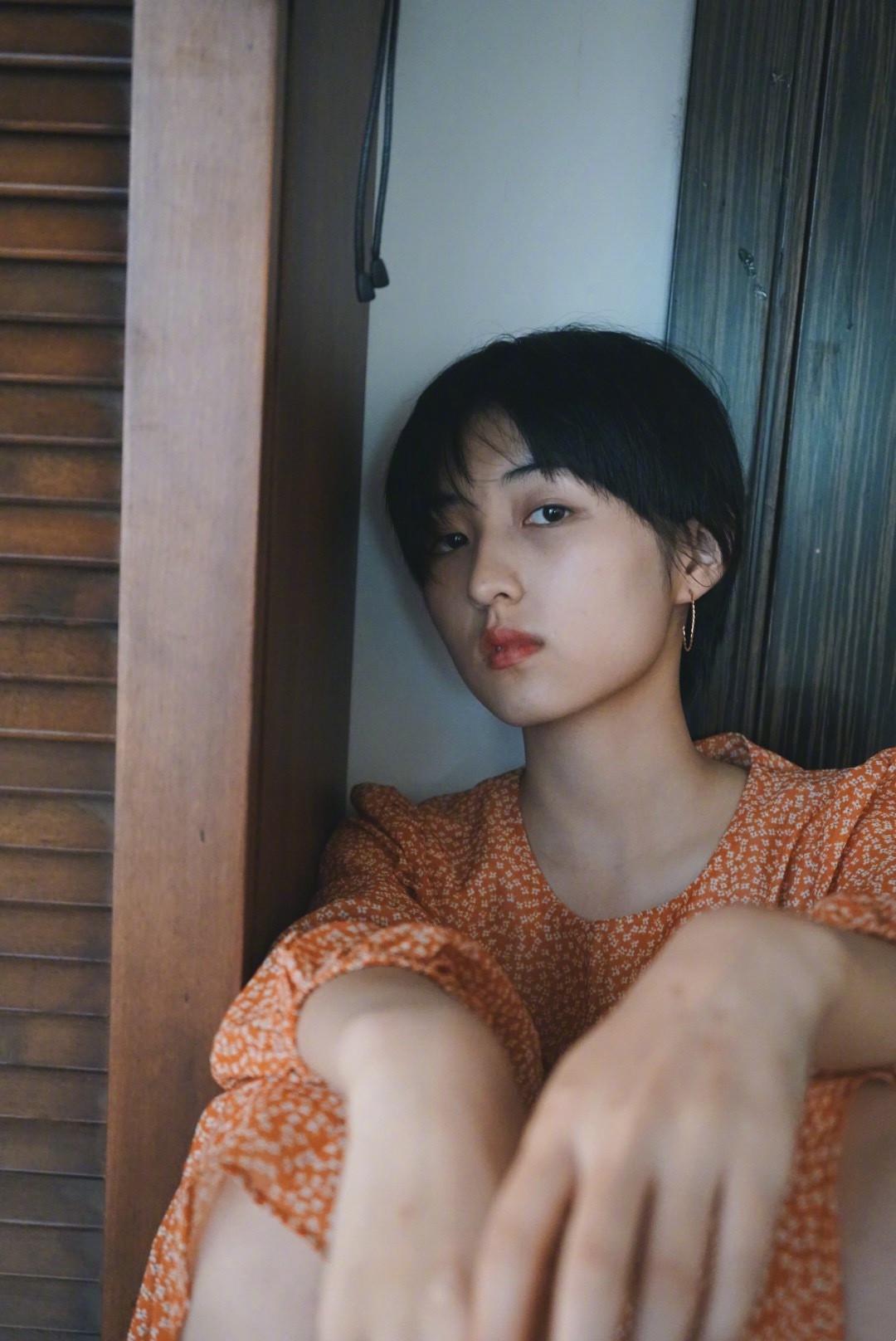 不知悔改?新百伦趁灾情卡点官宣新代言人,还公然冒犯国家主权