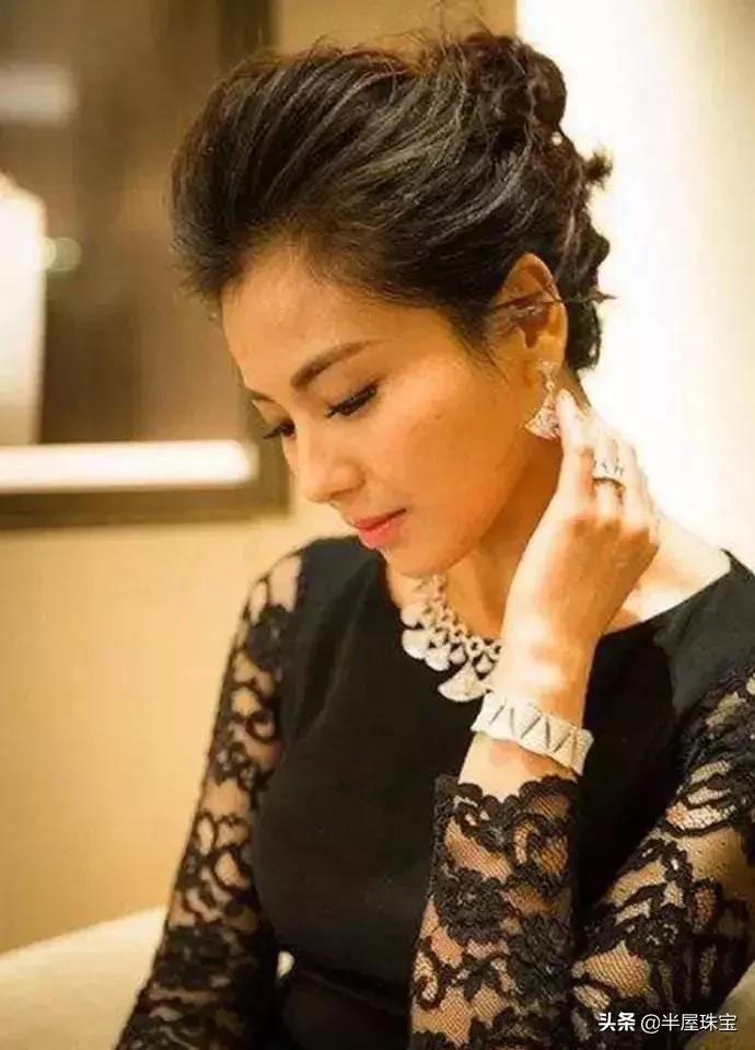 李湘晒奢华珠宝 (李湘戴的珍珠项链)