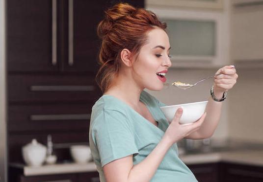 半夜饿了孕妈可以吃什么,孕妈饿了可以随便吃吗