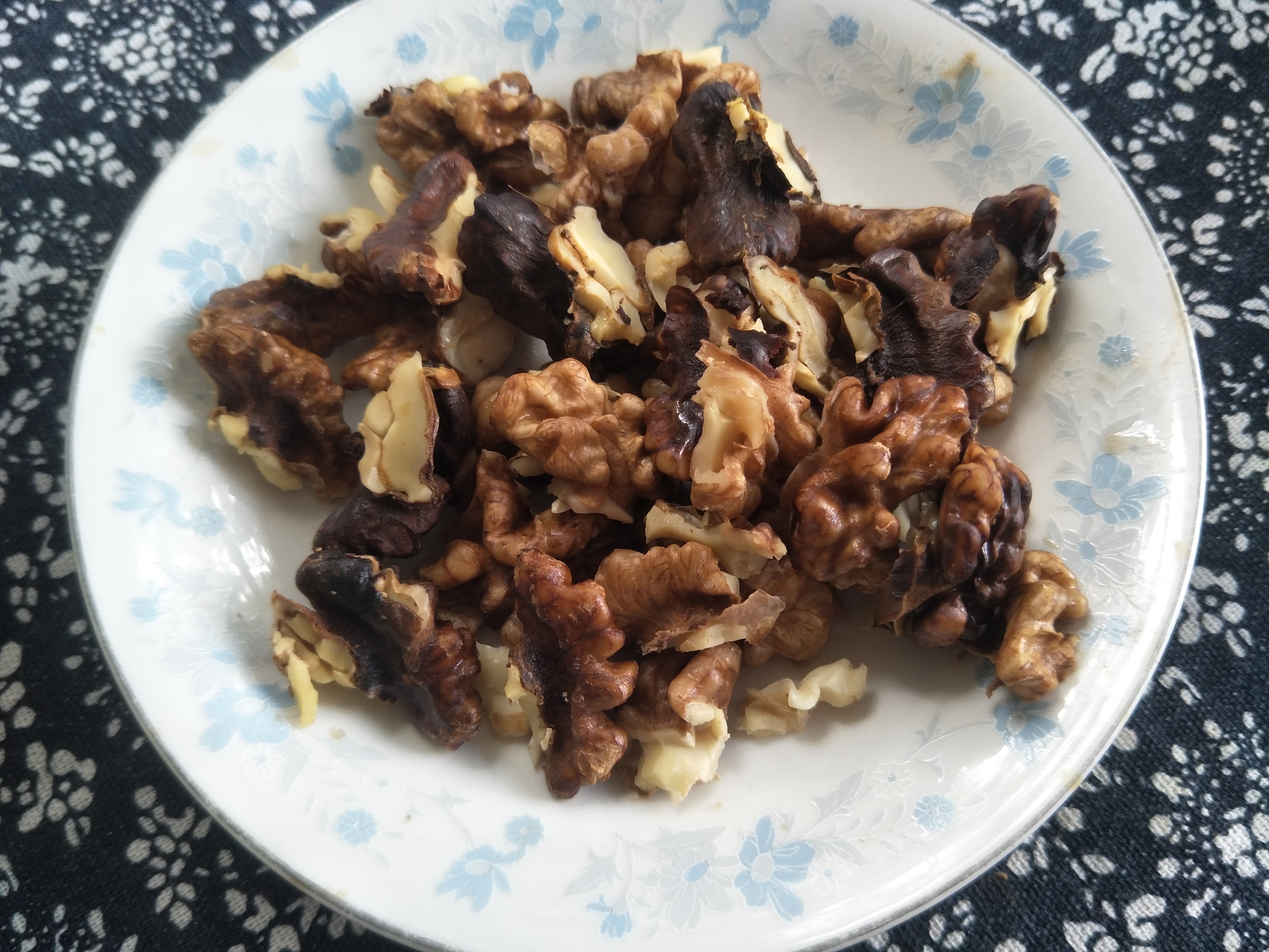 核桃怎么蒸才能脱壳,巧剥核桃上锅蒸的妙招