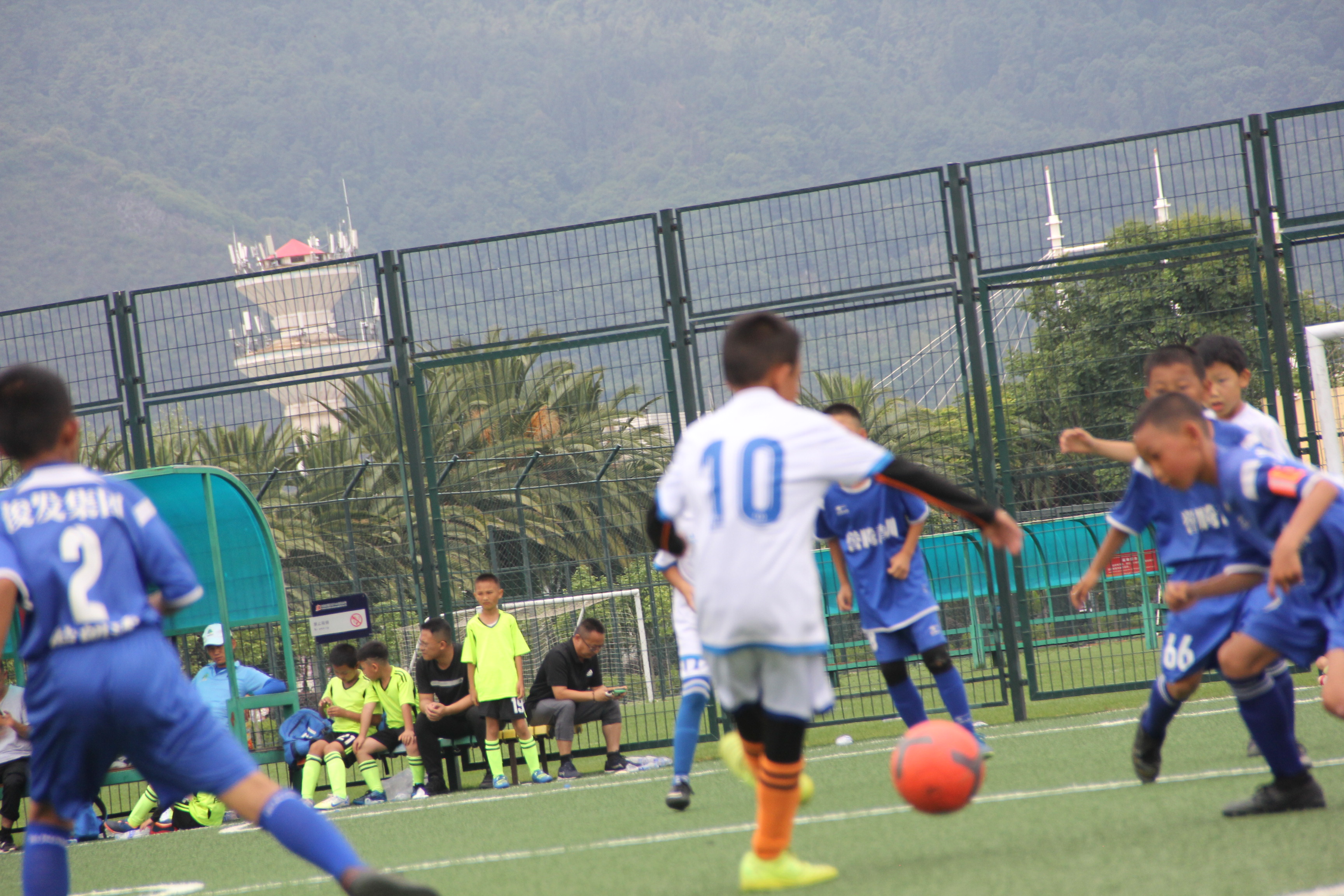 助推校园足球公益活动,助力青少年足球比赛