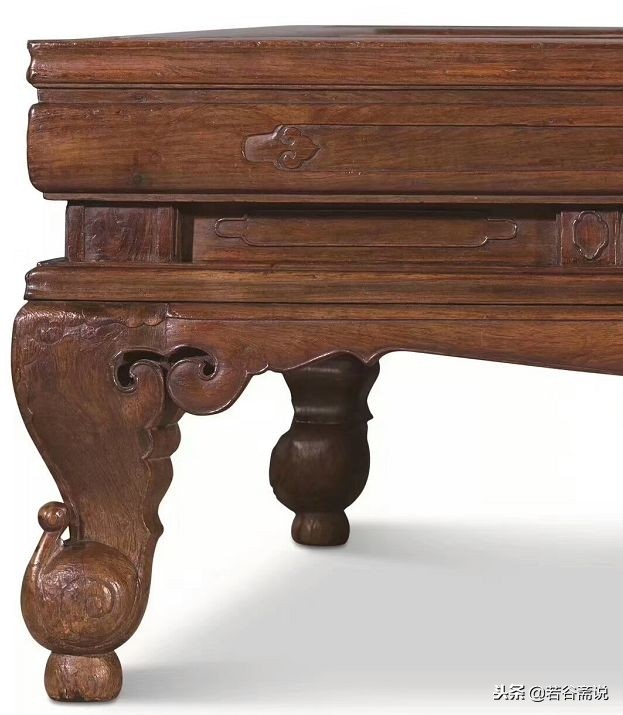 你看这张榻：破旧吗？破旧！大气磅礴吗？没觉得！可它值3105万！