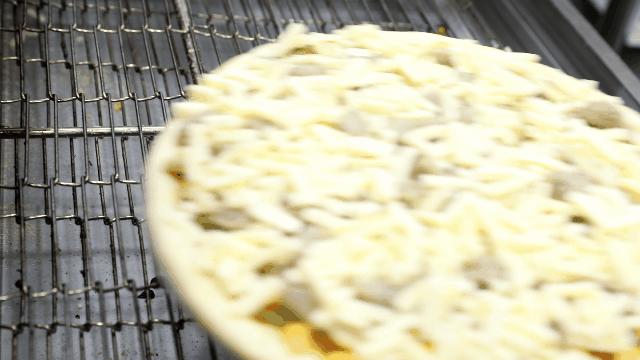 披萨饼边缘不上色怎么办,烤披萨边为什么不上色