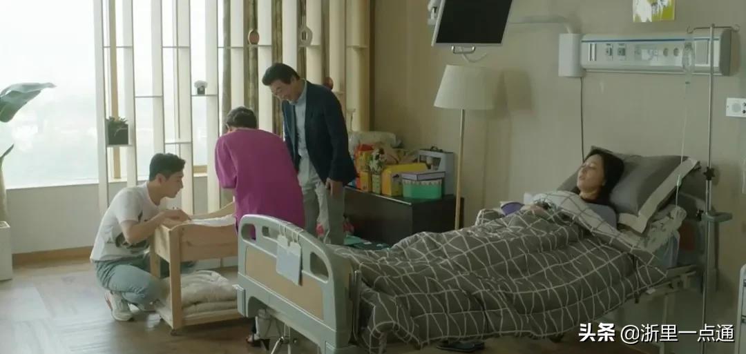 产妇生完娃后冲出产房暴打老公,生孩子的最猛产妇