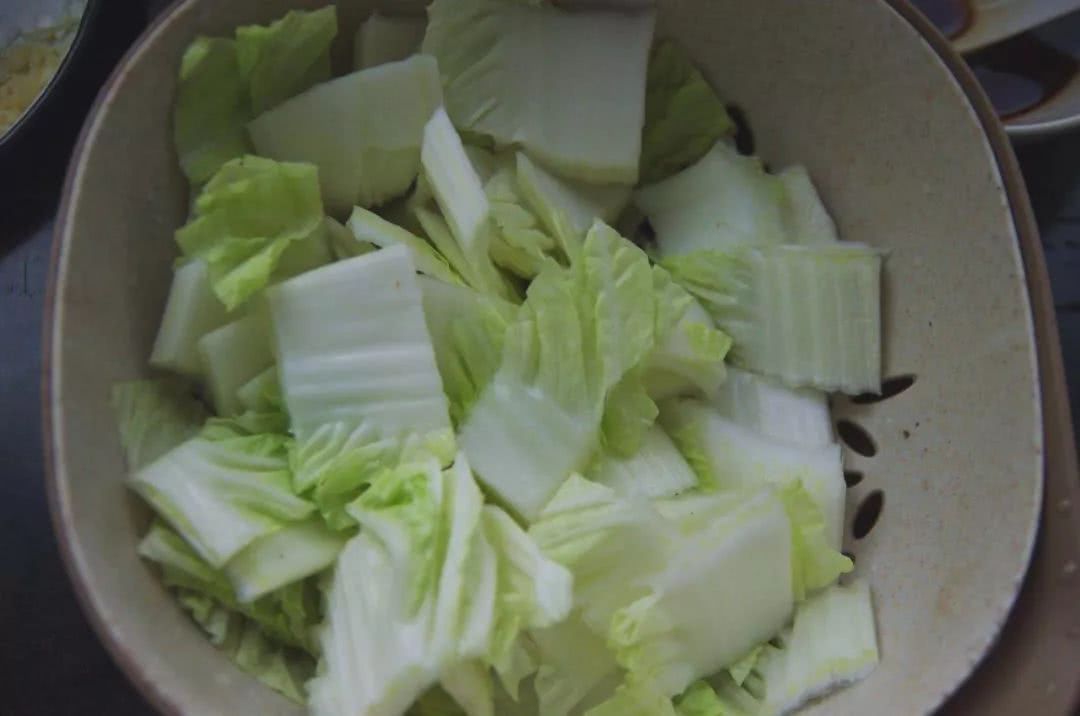 白菜帮做辣白菜,腌制酸辣白菜帮的快捷做法