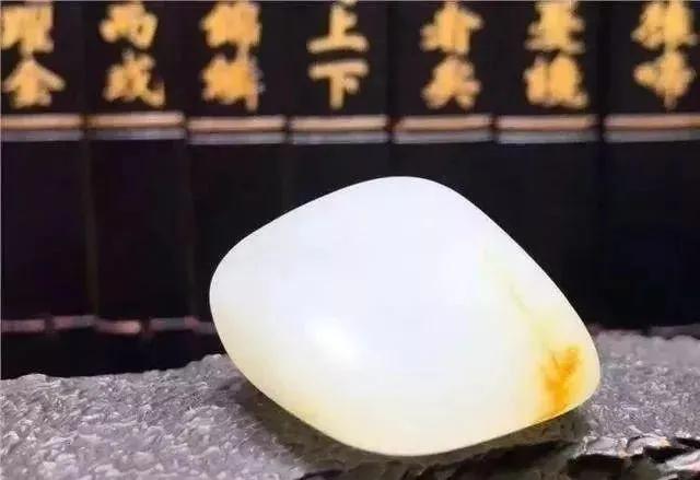 和田玉籽料中的八座金山