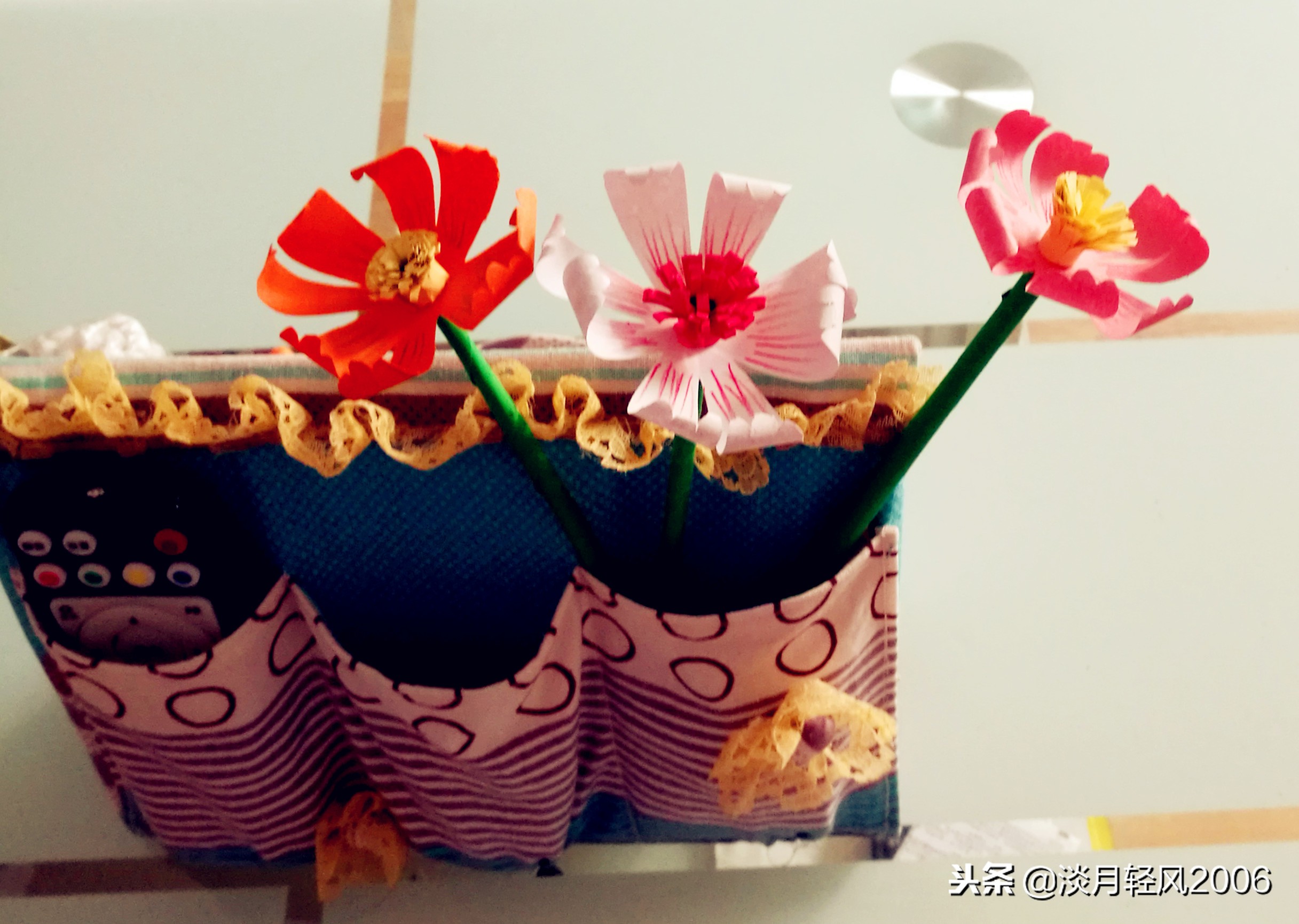 卡纸手工制作小花,用卡纸和棒棒糖做小花送给孩子