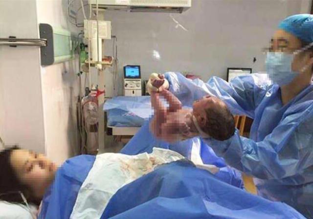 孕妈生宝宝痛得大叫,孕妈生娃十级痛感觉