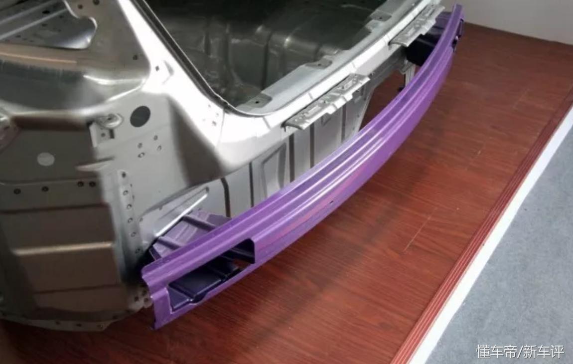 怎么现在的车都不加保险杠了,现在的车子没有前保险杠吗