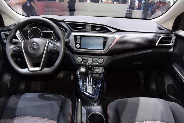 亲民却是实力好车颜值不输卡罗拉,全新卡罗拉对比轩逸