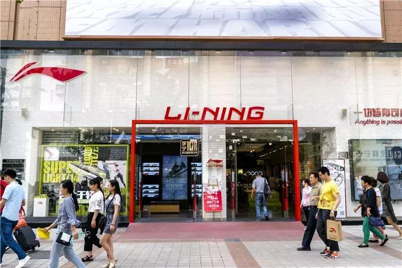 李宁从运动变潮流,从李宁小弟到市值反超