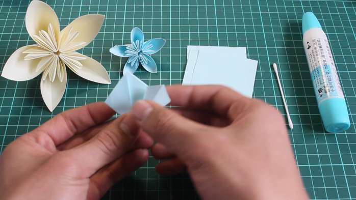 折纸樱花灯笼步骤图解,樱花绣球花折纸教程