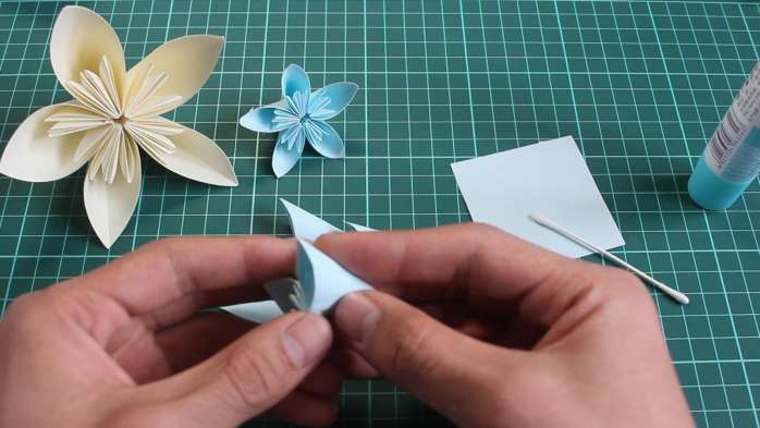 折纸樱花灯笼步骤图解,樱花绣球花折纸教程