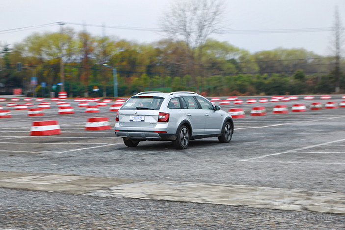 全新斯柯达明锐旅行试驾,18款顶配斯柯达明锐旅行