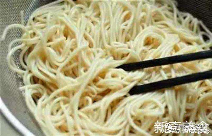 街边摆摊10元一碗,街边地摊小吃怎么做