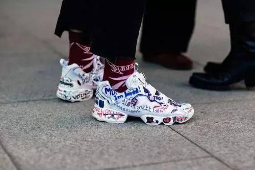 diy鞋子画教程黑白,diy手绘鞋动漫图案大全