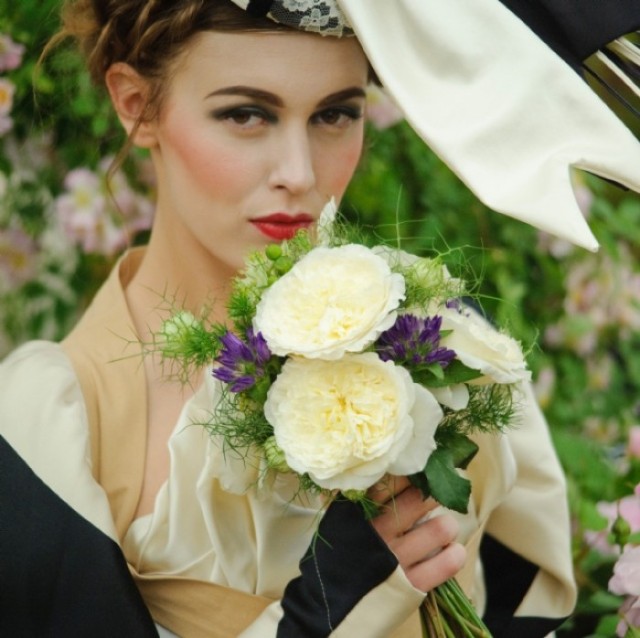 如何养花店买的玫瑰花,如何能养出和花店一样的玫瑰花