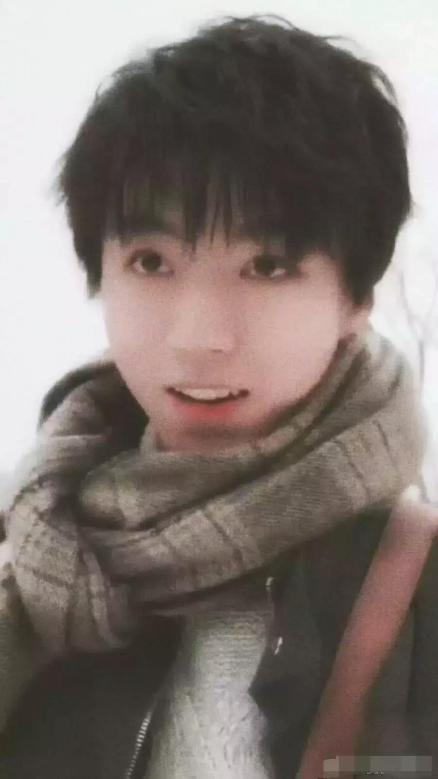 王俊凯长腿逆天,王俊凯逆天长腿