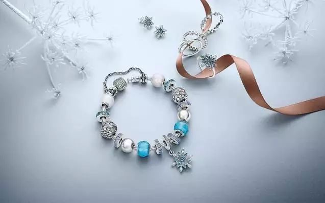 苏芒突然离任时尚集团总裁;开云眼镜部门入驻京东