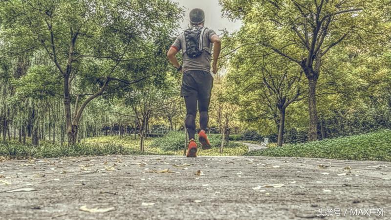 户外足控福利！在碎石路段飞奔近百公里后是种什么感受？