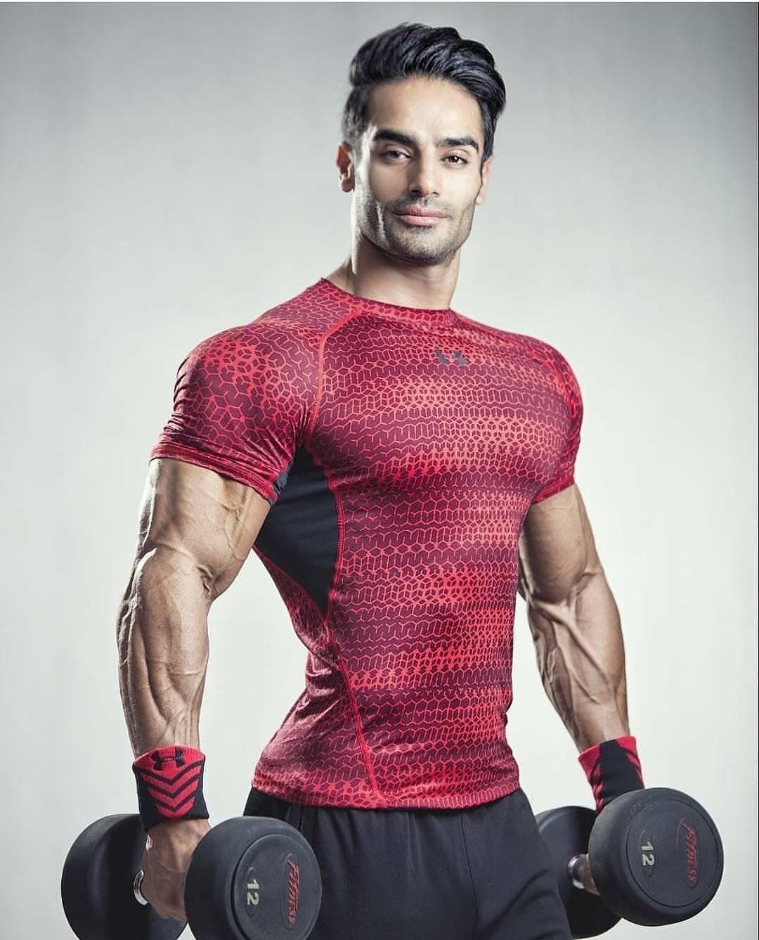 做平板卧推为什么肩部弹响,平板卧推肩膀疼还能继续练吗