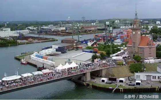 威斯特法布伦南看台罗伊斯,威斯特伦法罗伊斯