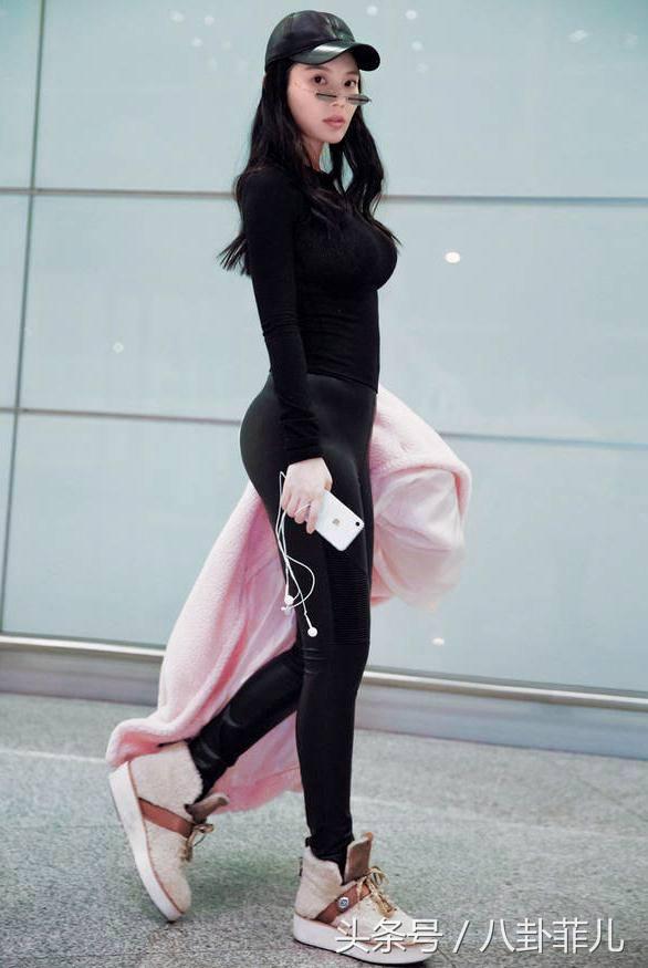 大嫂徐冬冬的气质就是不一样,大嫂徐冬冬穿红裙对比