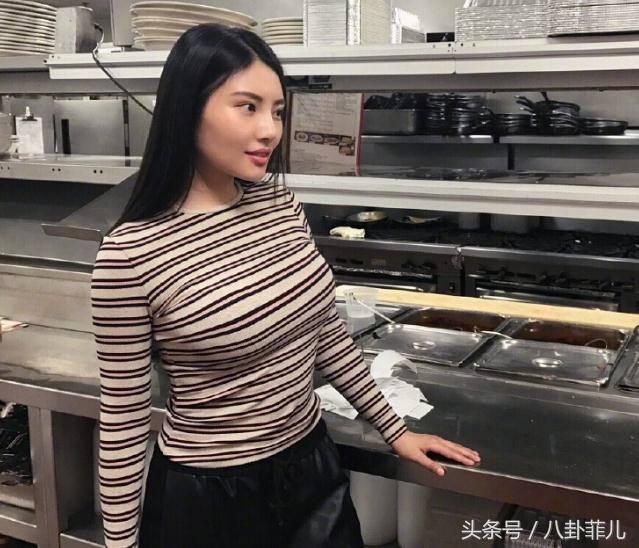 大嫂徐冬冬的气质就是不一样,大嫂徐冬冬穿红裙对比