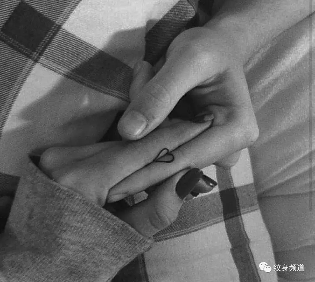 在你眼里纹身师应该是分手大师吧