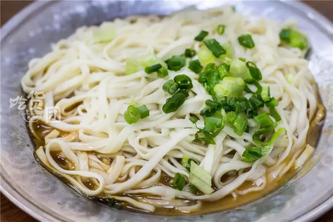 这家店的老板心太坏，放这么多料，是存心为难我胖虎？