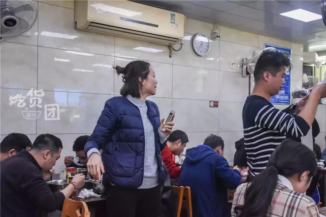 这家店的老板心太坏，放这么多料，是存心为难我胖虎？