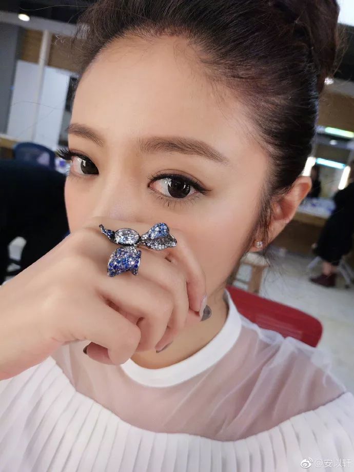 安以轩戴钻戒视频,安以轩10克拉钻戒多少钱