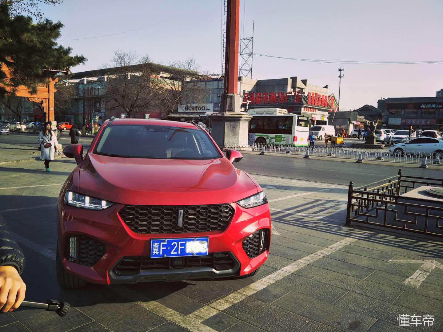 20小伙全款喜提红旗h9,小伙20万喜提奔驰