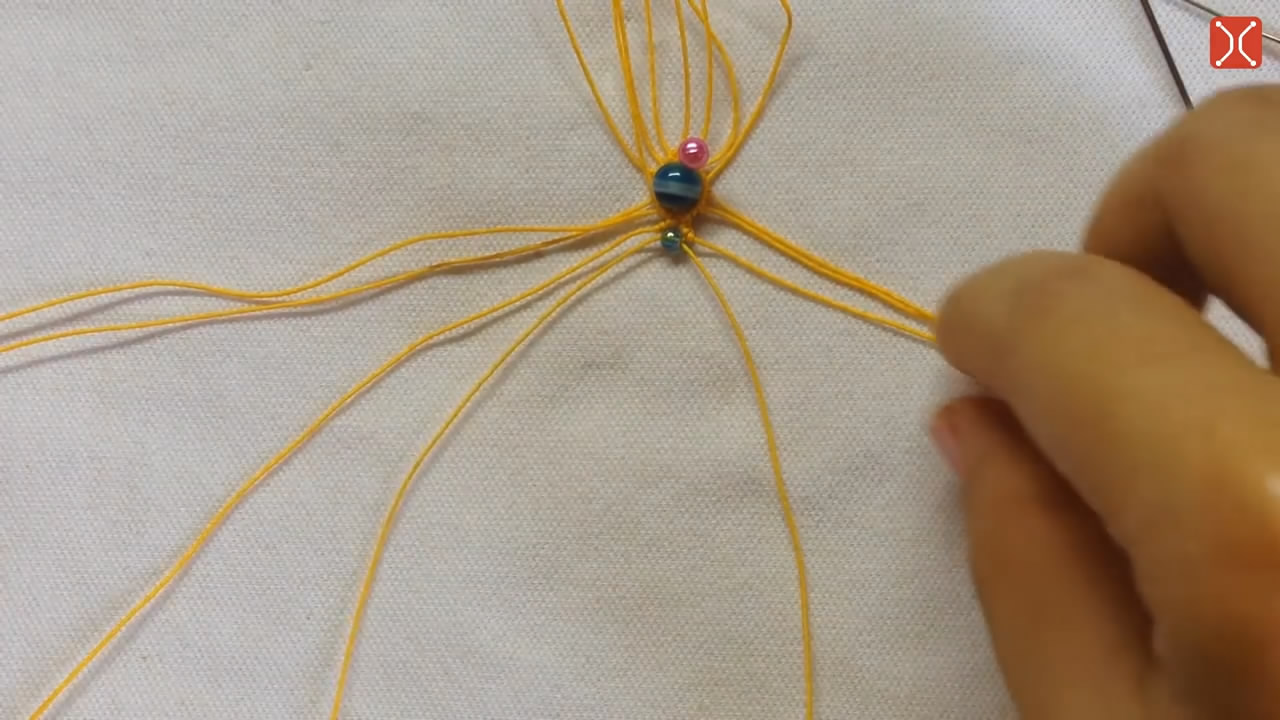 珠子手工编织戒指教程视频,一根线编玫瑰戒指编织方法