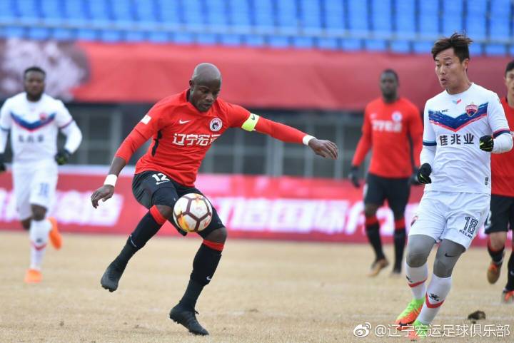 詹姆斯总决赛与对手致意,詹姆斯迎库里