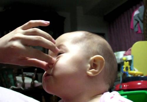 中国式逗娃的后果是什么,中国式逗娃逗笑了家长伤害了孩子