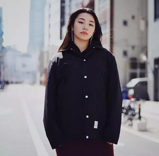 穿上这件外套你就是花丛中最酷的那朵花！