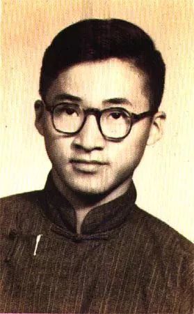 站着的霍金,站起来的霍金多高