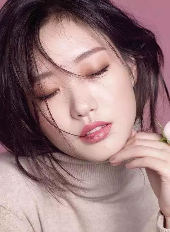 太仙了！好多女明星都迷上了这款淡雾眉，娜扎跟唐嫣最是好看