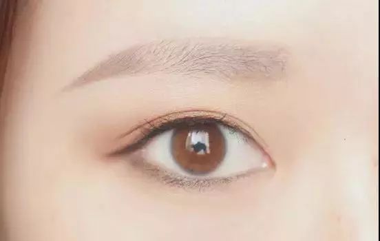 太仙了！好多女明星都迷上了这款淡雾眉，娜扎跟唐嫣最是好看