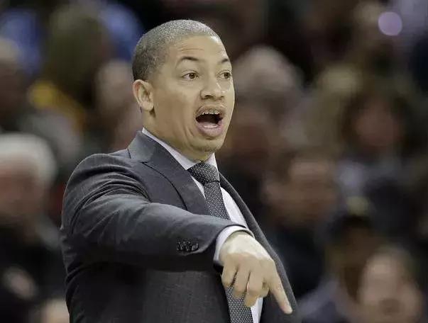 天天集中赢：泰伦卢离队因身体问题？“詹指导”终于上线了！