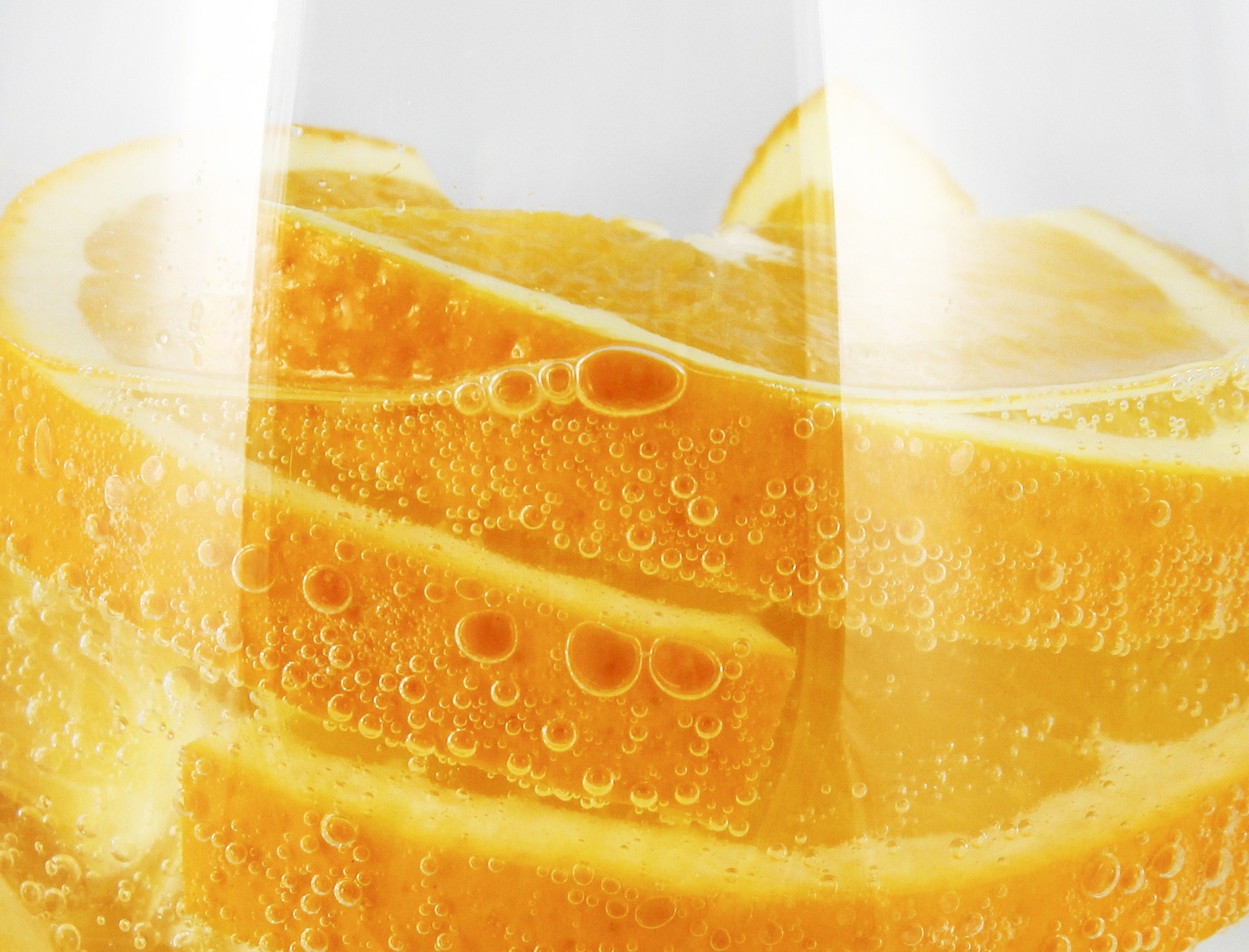 一年没穿的白衬衫变黄咋办,用什么方法能让变黄的白衬衫变白