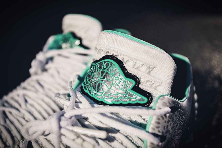 aj32郭艾伦鞋身内侧图,郭艾伦签名球鞋aj33