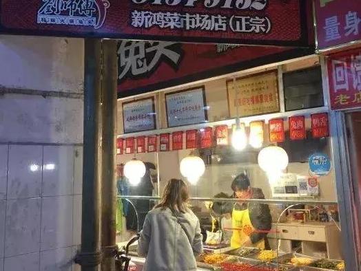 永远要排队的包子店,10元管饱小摊
