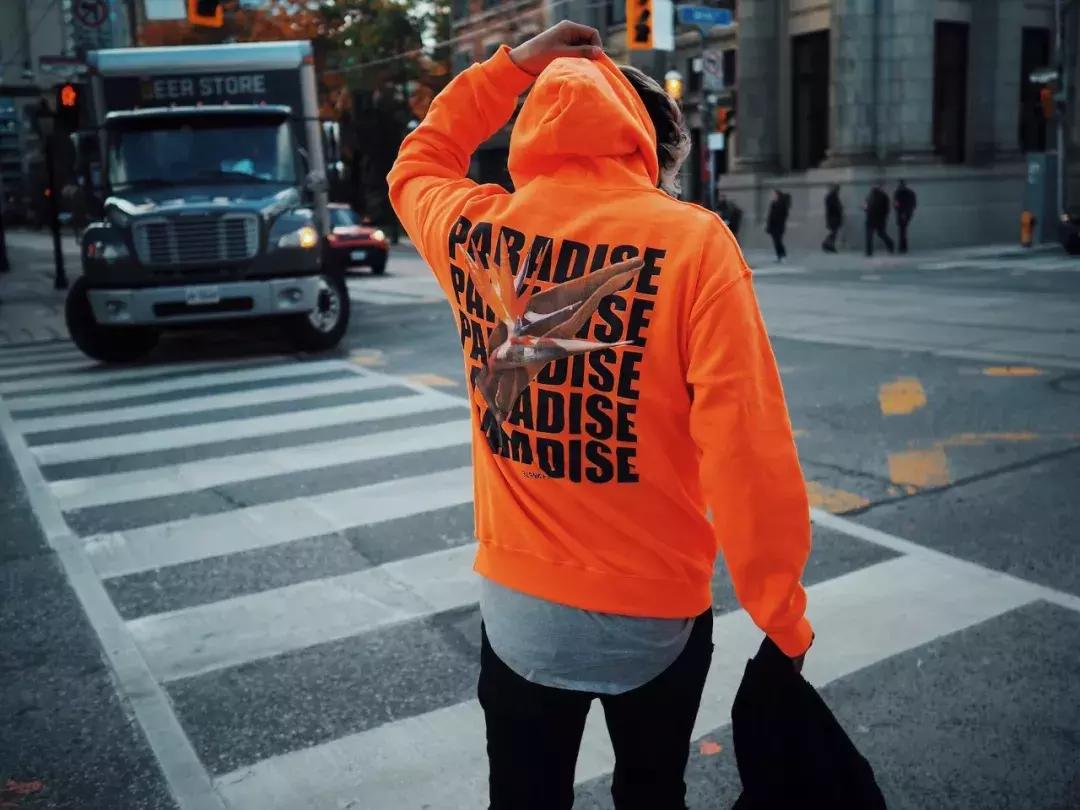 男士墨绿色帽衫怎么搭,不只有黑白色的男生穿搭